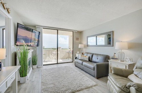 Hudson House | Gulf-View Balcony & Pool Access: Hudson Retreat