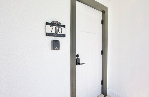 Holmes Beach Apartment | Haley's at The Anna Maria Island Inn
