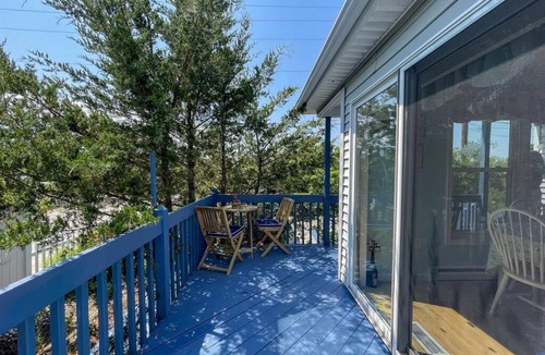 Villas House | Half block from the bay overlooking wetlands - pet friendly