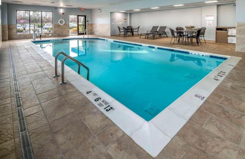Commack Hotel | Hampton Inn Long Island/Commack