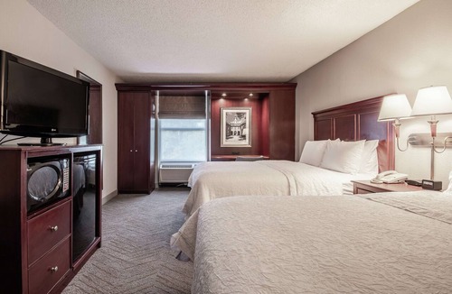 Williamsburg Hotel | Hampton Inn & Suites Williamsburg-Richmond Rd.