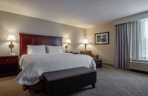 Williamsburg Hotel | Hampton Inn & Suites Williamsburg-Richmond Rd.