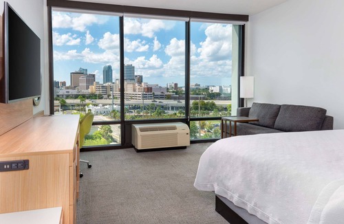 Channel District Hotel | Hampton Inn Tampa Downtown Channel District