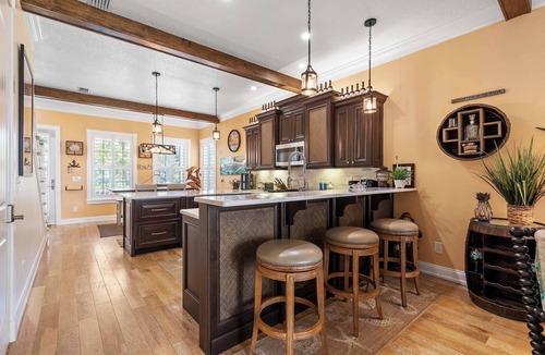 North Causeway House | Happy Daze: Prime Location, Pool, Tiki Bar and Marina Access 🍹🌴