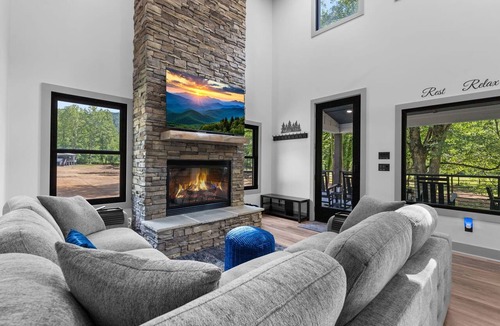 Deep Gap House | Happy Hour House: NEW Creekfront Mountain Escape Near Boone, NC