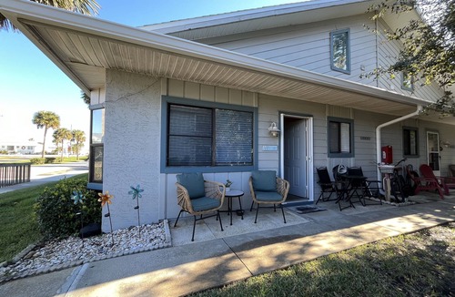 New Smyrna Beach House | Happy Hours II Retreat 2bd/2ba updated beachside townhome w/loft
