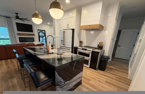 Long Beach House | Harbor Lights Resort Waterfront Pool Dock