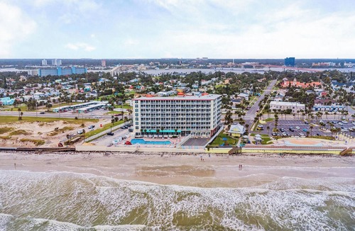 Lenox Park Condo | Harbour Beach Resort 605 | Amenities + Ocean Views