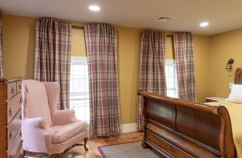 New Hampton Apartment | Harrison Suite