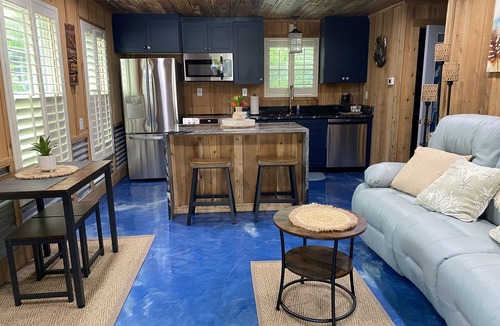 Weeki Wachee Gardens House | Hawaiian House Waterfront on the Weeki Wachee river