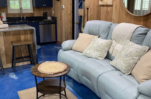 Weeki Wachee Gardens House | Hawaiian House Waterfront on the Weeki Wachee river