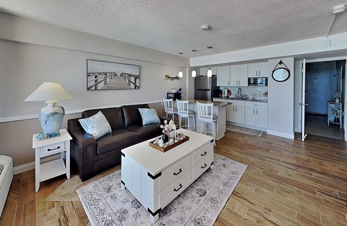 Daytona Beach Shores Condo | Hawaiian Inn 238 by Distinctive Beach Rentals