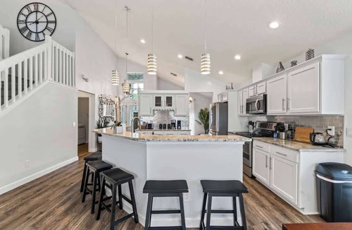 Sandalwood House | Hawkins Cove Hideaway - Serene Waterfront Retreat