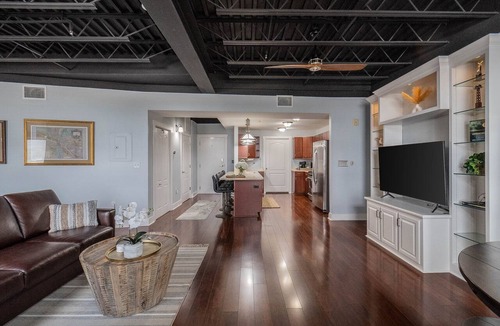 Downtown Apartment | Heart of Downtown Lakeland - Urban Luxury Loft. Studio + Memory Foam Sofa Bed