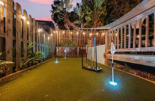 St. Augustine House | Heated Cocktail Pool, Putt Putt, Bowling, BBQ, Nintendo, Pet Friendly, Ping Pong