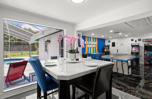 Tampa House | Heated Pool+ AMAZING NEW GAME ROOM! + Fire Pit, Outdoor TV - 5 bedrooms