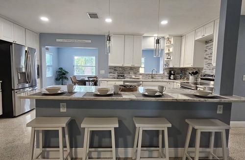Largo House | HEATED POOL-BBQ-CORNHOLE GAME-NEAR BEACH/WATER PARK/DOWNTOWN/LAKE/PINELLAS TRAIL