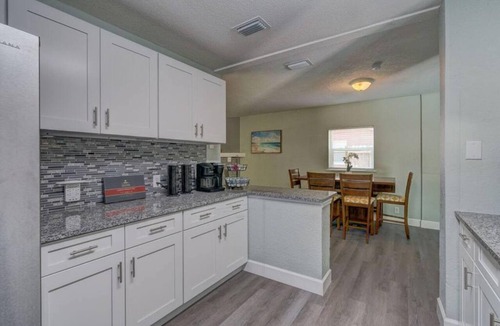 Pinellas Park House | Heated Pool Close to St Pete Tampa Pet Friendly