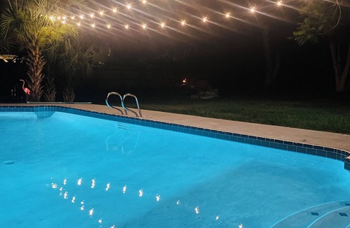 Forest City House | Heated Pool+Grill+Huge yard+outdoor movies+Plenty parking space+campfire
