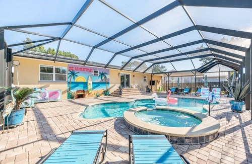 St. Augustine House | Heated Pool & Hot Tub ~ Walk Downtown & 2 The Amp!