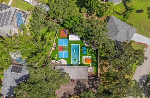Bradenton House | Heated Pool Sleeps32 Pickle/Basketball Theater