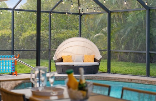 Sarasota House | 🔥 Heated Pool + Spa Sleeps 10+ Minutes to Siesta Key