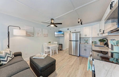 Bradenton Beach Condo | Heated Pool, Walk to Beach & Shops- Perfect Location!