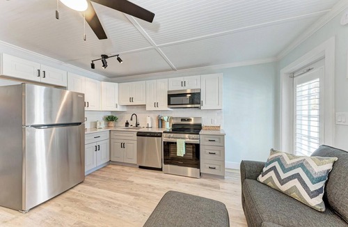 Bradenton Beach Condo | Heated Pool, Walk to Beach & Shops- Perfect Location!