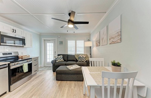 Bradenton Beach Condo | Heated Pool, Walk to Beach & Shops- Perfect Location!