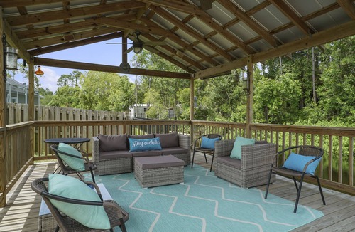 St. Augustine House | HEATED Saltwater POOL, Harry Potter, BBQ, Lake, Fishing, Gazebo, Games & Firepit