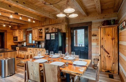 Topton Cabin | Heavens Ridge-3-bedroom Pet Friendly Luxury Log Cabin Rental, Mountain Views, 30 Minutes to Great Smokey Mountains, High Speed Internet, 3 Decks, Hot Tub in Nantahala NC