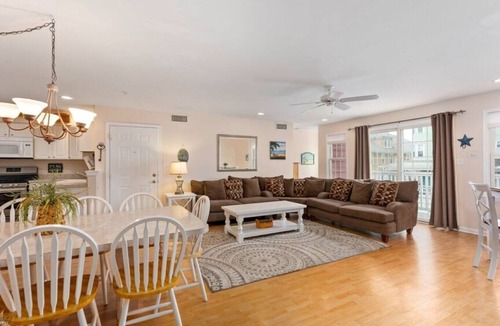 Wildwood Condo | HERE'S THE ONE! POOL, ROOF TOP DECK, 1 BLOCK TO BEACH & BOARDS! LARGE CONDO!