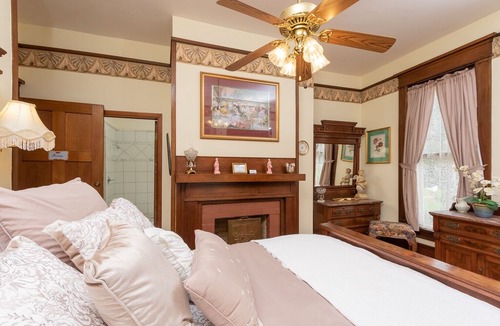 Micanopy Bed & Breakfast | Herlong Mansion Bed and Breakfast Inn - Azalea Suite