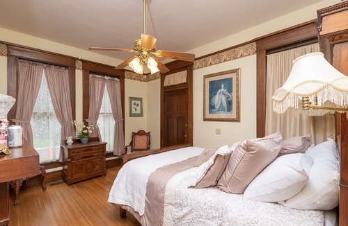 Micanopy Bed & Breakfast | Herlong Mansion Bed and Breakfast Inn - Azalea Suite