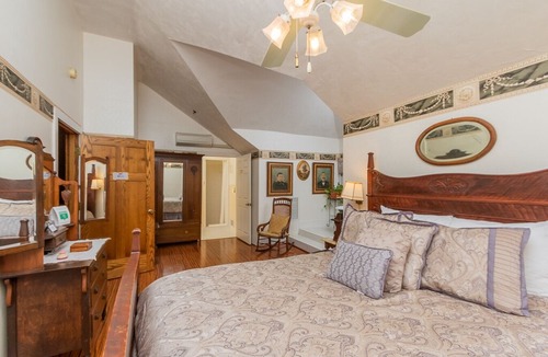 Micanopy Bed & Breakfast | Herlong Mansion Bed and Breakfast Inn - Oak Room