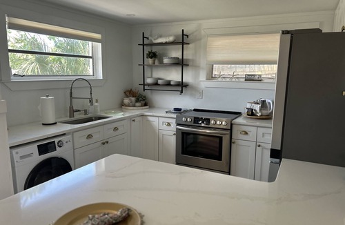 Hudson Cottage | Hidden Gem- Waterfront Guest house