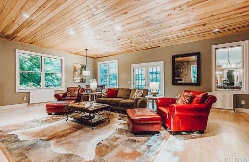 Scaly Mountain House | Highlands Retreat 7 Suite Mountain Home