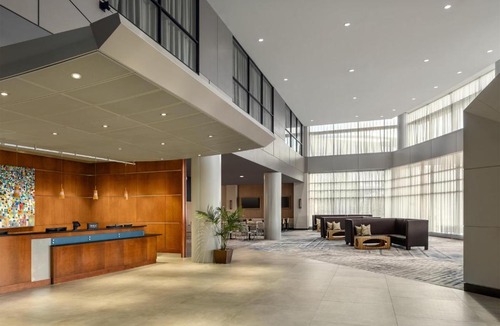 Linthicum Heights Hotel | Hilton Baltimore BWI Airport