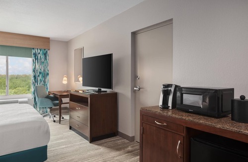 Temple Terrace Hotel | Hilton Garden Inn Tampa North Busch Gardens