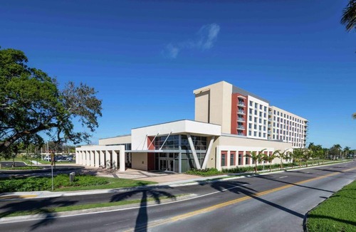 Ludlam Hotel | Hilton Miami Dadeland