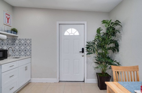 Englewood Park Apartment | Hip Orlando Studio Nearby Restaurants & Parks!