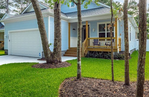 Tranquil Harbour House | His Hands By the Sea: 3BR, 2BA, sleeps 7 - close to beach!