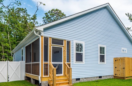 Tranquil Harbour House | His Hands By the Sea: 3BR, 2BA, sleeps 7 - close to beach!