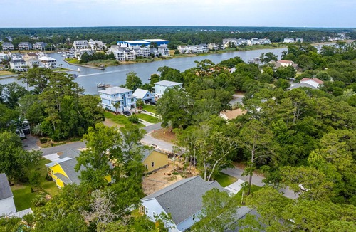 Tranquil Harbour House | His Hands By the Sea: 3BR, 2BA, sleeps 7 - close to beach!
