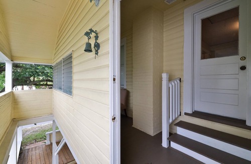 New Smyrna Beach Apartment | Historial Home located 2 blocks from Flagler - 2/1 upstairs apartment