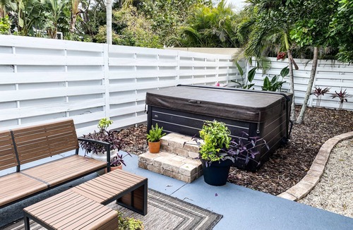Sarasota Cottage | Historic Home with Hot Tub, Steps from Lido Beach - Ringling Cottage