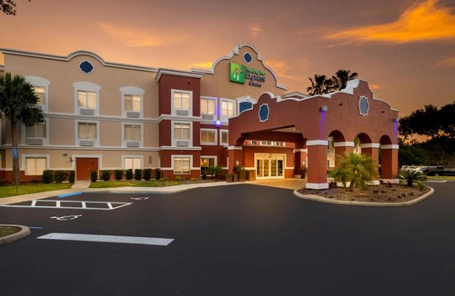 The Villages Hotel | Holiday Inn Express Hotel & Suites - The Villages by IHG