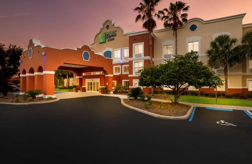 The Villages Hotel | Holiday Inn Express Hotel & Suites - The Villages by IHG