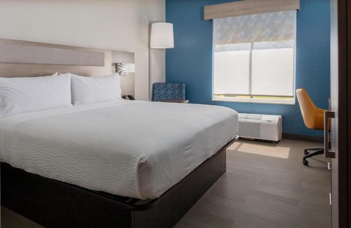 Rocky Mount Hotel | Holiday Inn Express - Rocky Mount - Sports Center by IHG