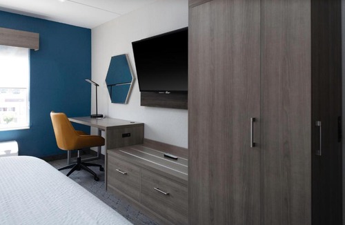 Rocky Mount Hotel | Holiday Inn Express - Rocky Mount - Sports Center by IHG